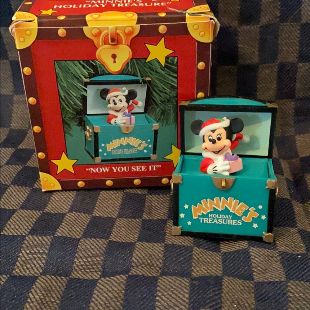 Minnie’s Holiday Treasure ornament!